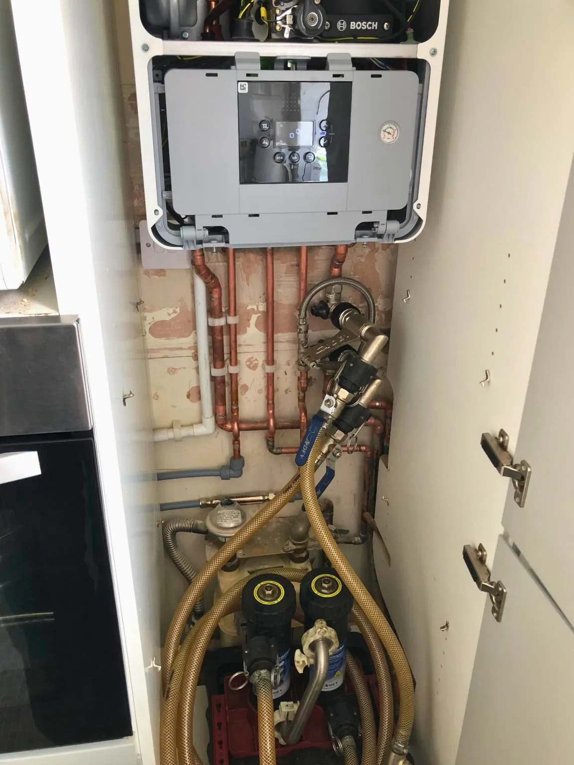 Gravity system boiler replacement to a new combi boiler. Worcester 2000 6-year warranty.