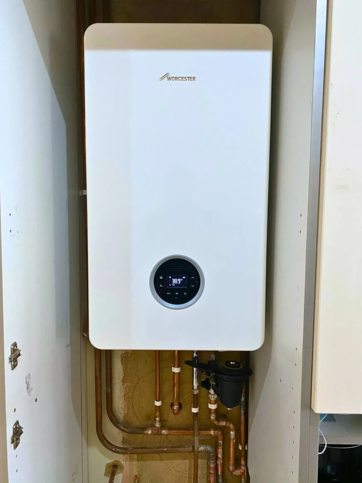 Old system boiler replacement to a new combi boiler. Worcester 8000 model that comes with a 12-year warranty.